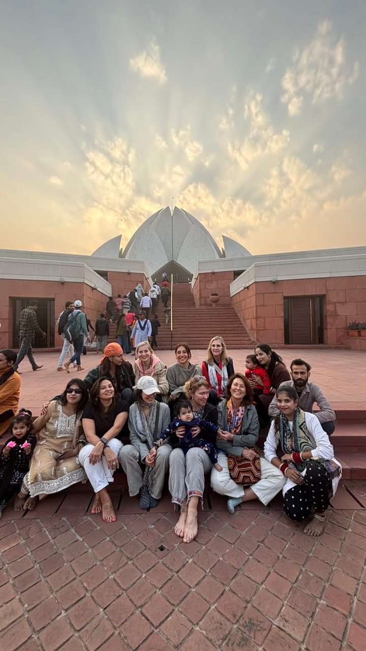 Visita a templos durante el retiro en India