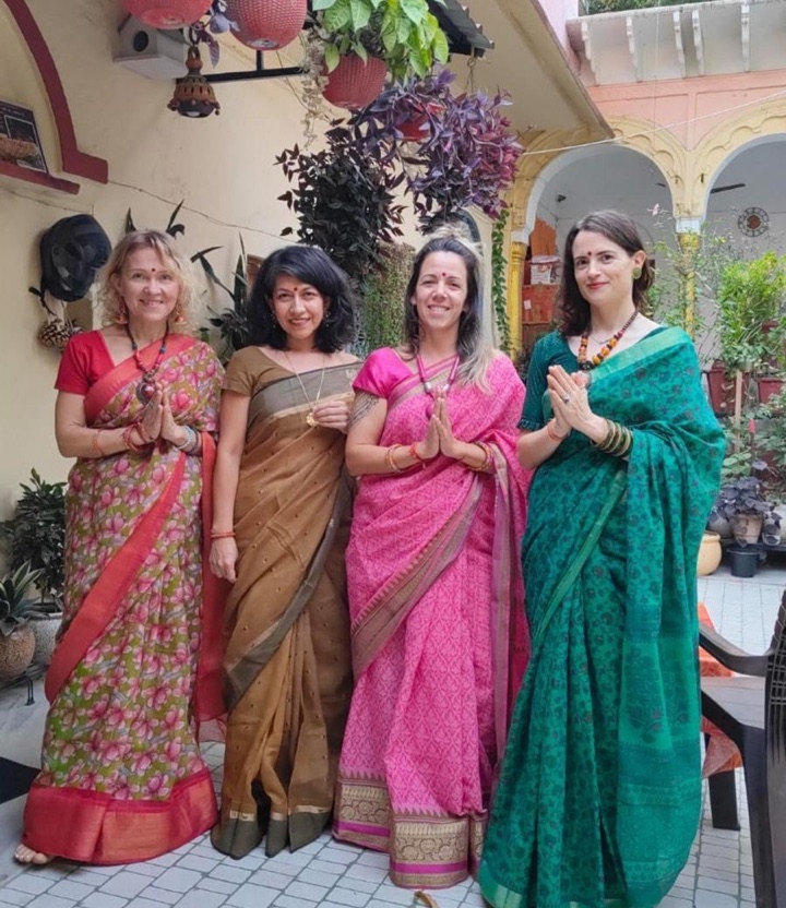 Grupo de retiro de yoga en India